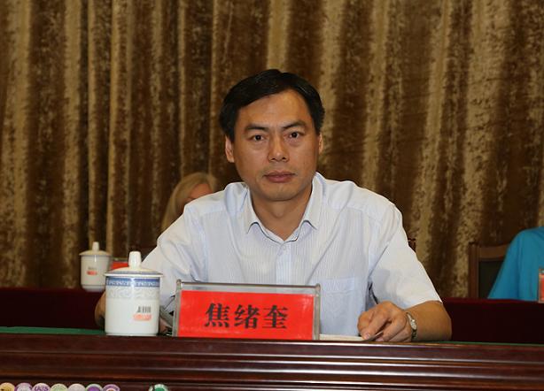 市人力资源和社会保障局党委委员,市外国专家局局长焦绪奎出席会议并