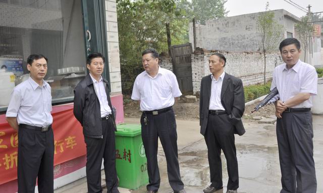 市人社局驻村工作组开展义诊活动