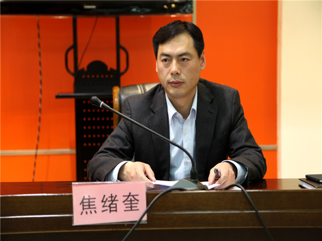 市人力资源社会保障党委委员,外国专家局局长焦绪奎作工作报告市外国